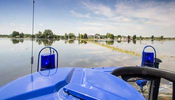 katastophenschutz thw schlauch einsatz hochwasser px